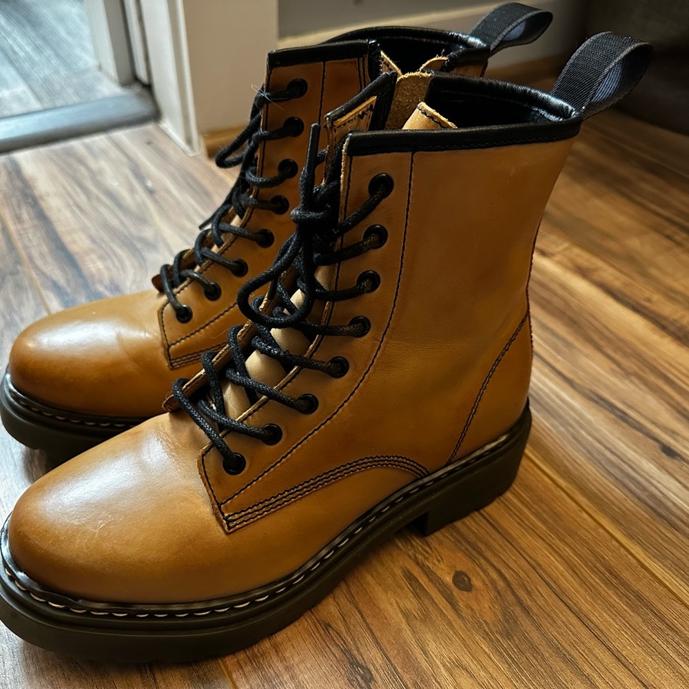Women’s Leather Lace-Up Boots like Dr Martrns